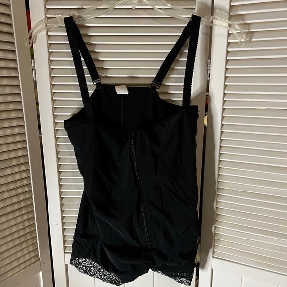 LG fitted one piece black lace body shaper - Picture 1 of 4